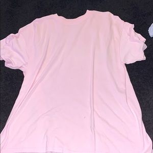 pink t shirt